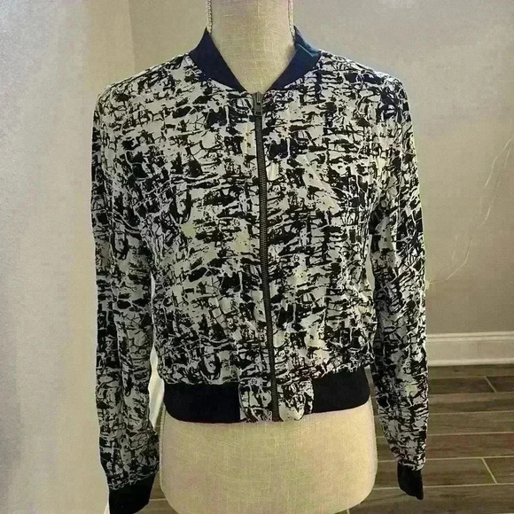 HOLLISTER Black and White Jacket - Médium - Picture 2 of 8